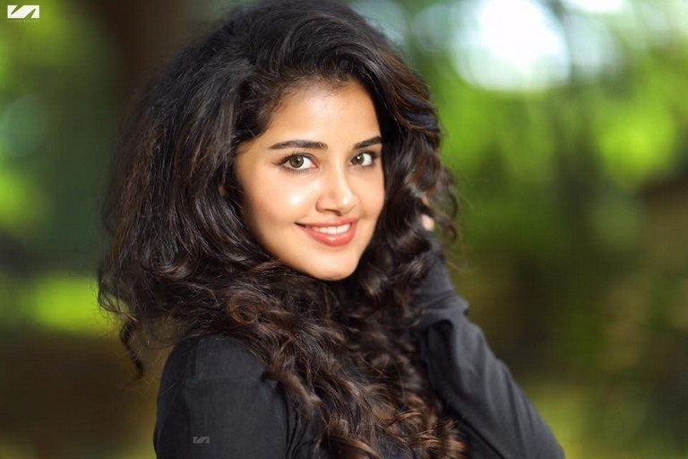 Anupama Parameswaran Photos - 2 / 7 photos