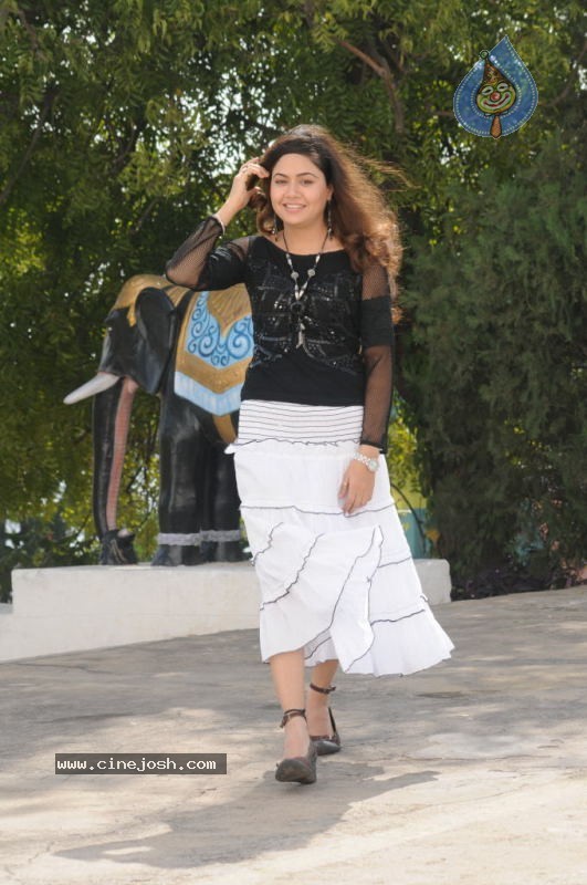 Anupoorva Stills  - 10 / 30 photos