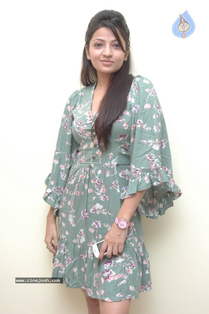 Anusha Jain Stills Photo 13 Of 41