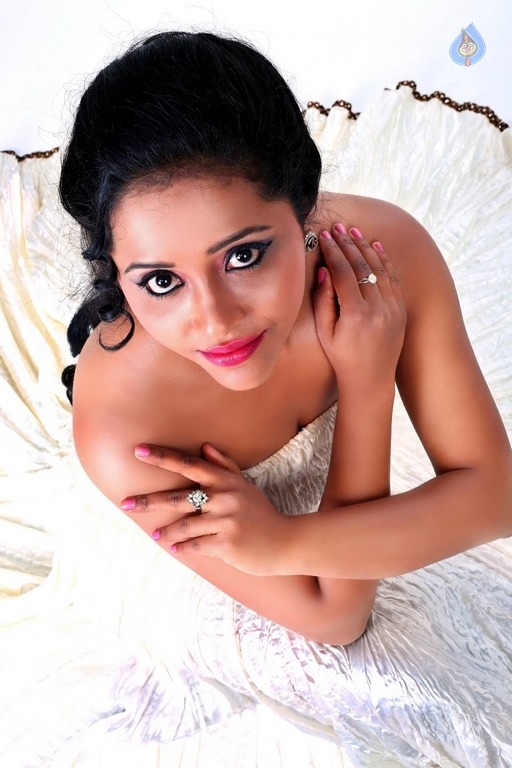 Anusha Nair Latest Photos - 12 / 21 photos