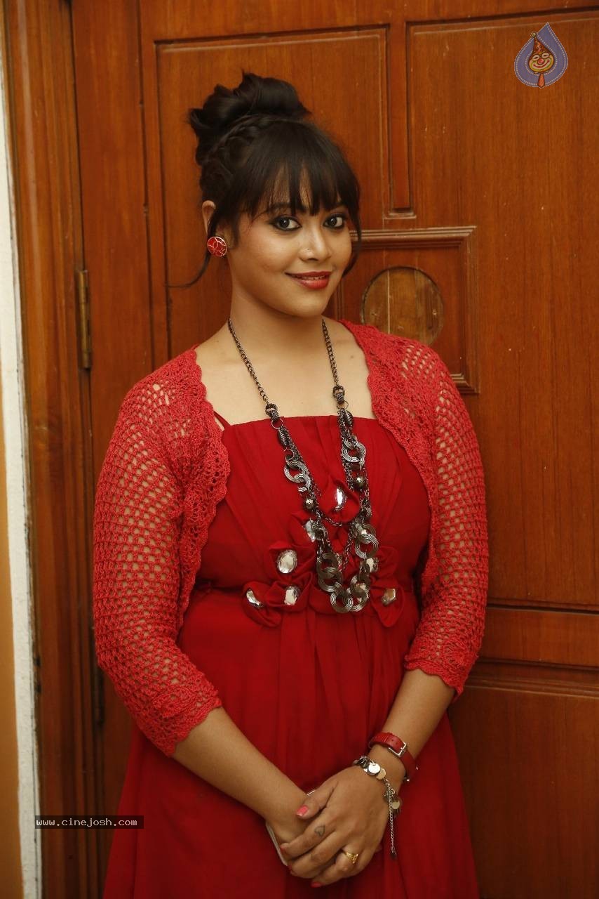 Anusha New photos - 21 / 58 photos
