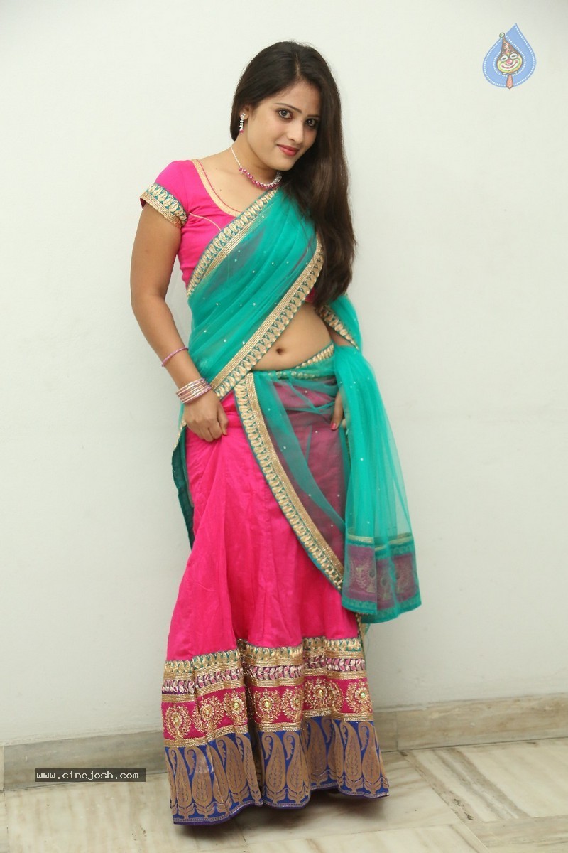 Anusha New Stills - 90 / 184 photos