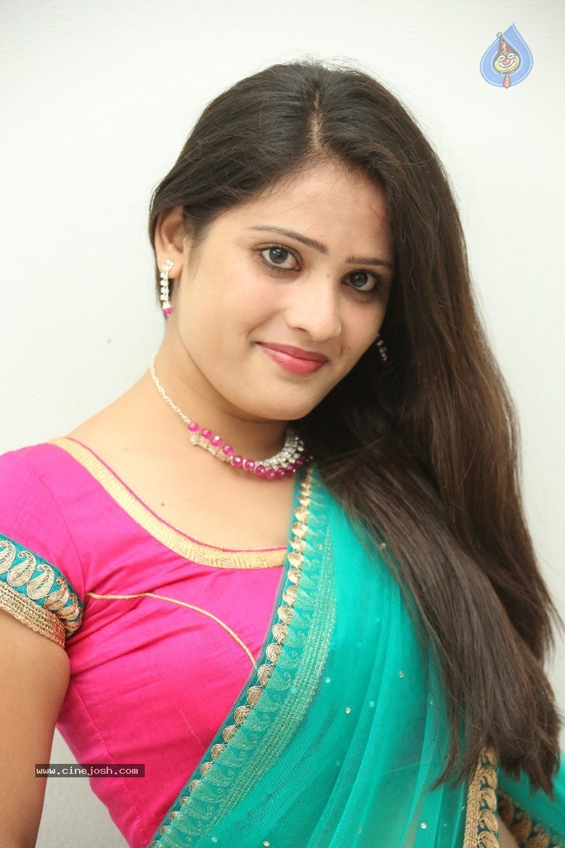 Anusha New Stills - 97 / 184 photos