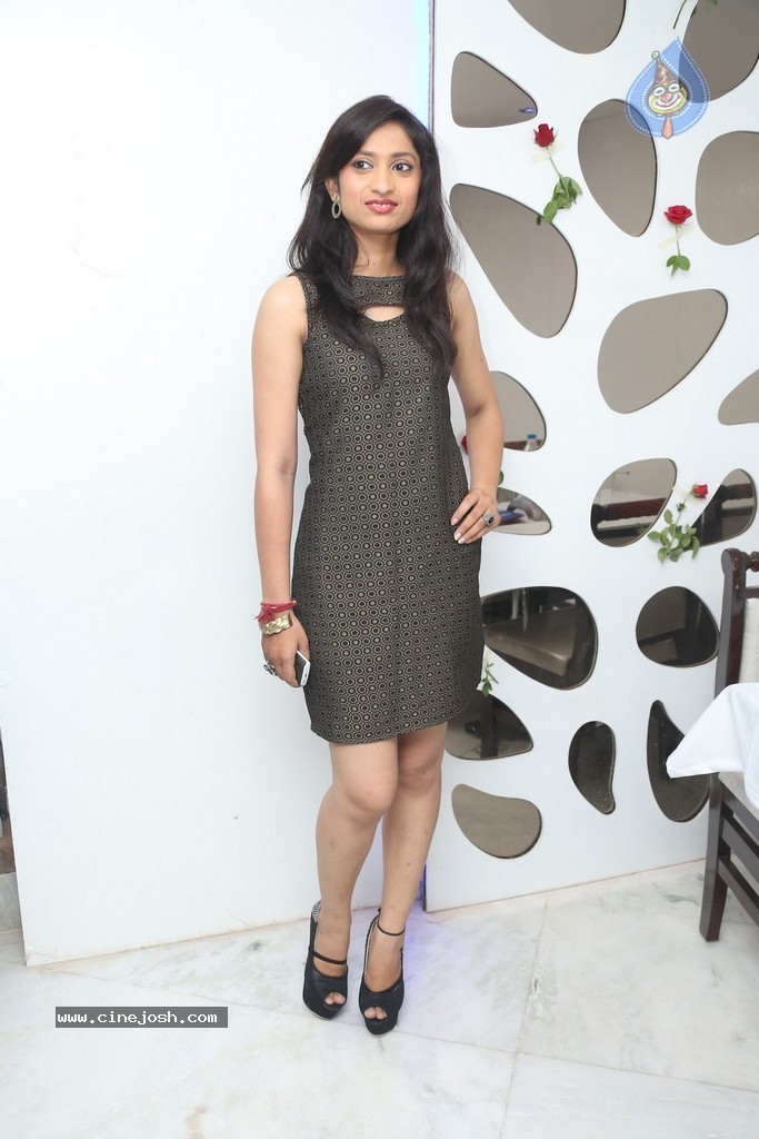 Anusha Stills - 11 / 33 photos