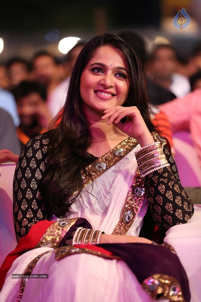 Anushka at Baahubali Audio Launch - 1 / 23 photos