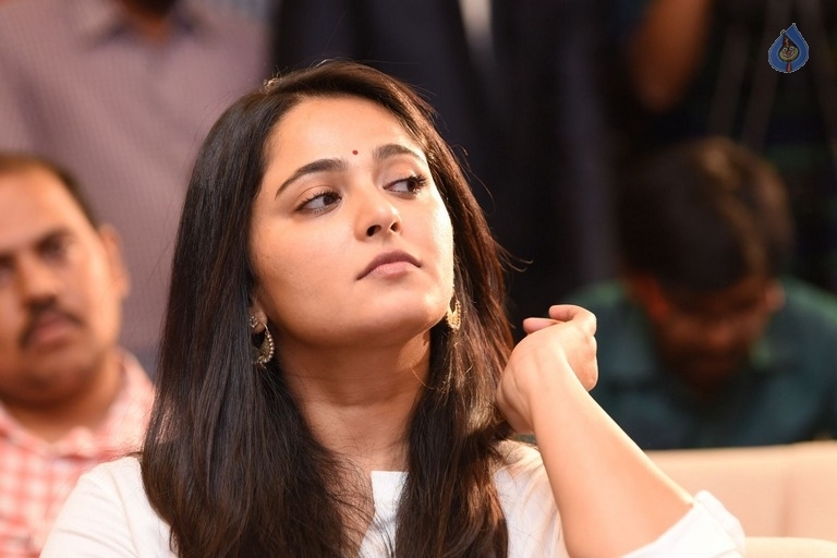 Anushka at Baahubali Press Meet - 4 / 42 photos