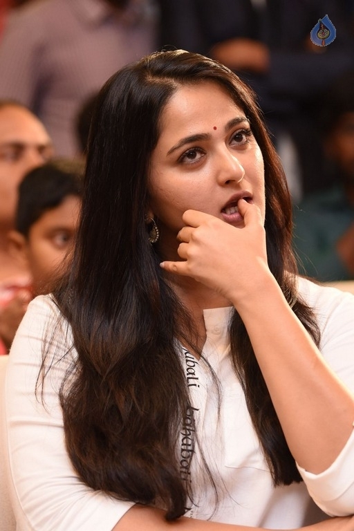 Anushka at Baahubali Press Meet - 7 / 42 photos