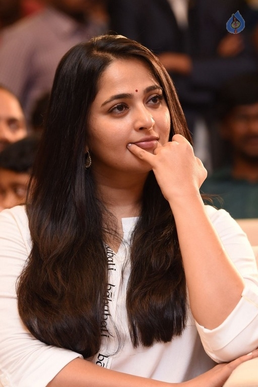 Anushka at Baahubali Press Meet - 12 / 42 photos