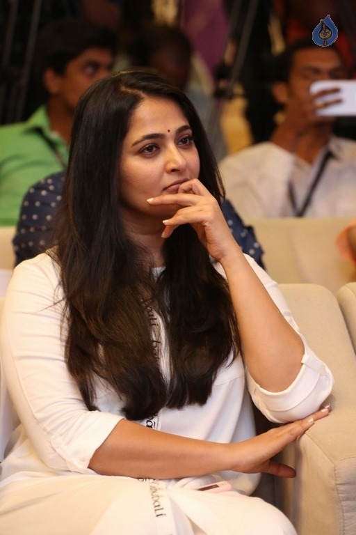 Anushka at Baahubali Press Meet - 21 / 42 photos