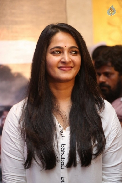 Anushka at Baahubali Press Meet - 36 / 42 photos
