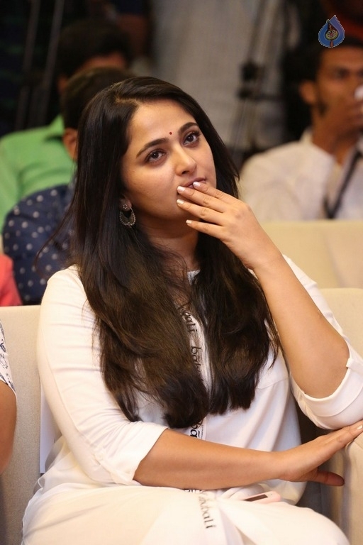 Anushka at Baahubali Press Meet - 40 / 42 photos