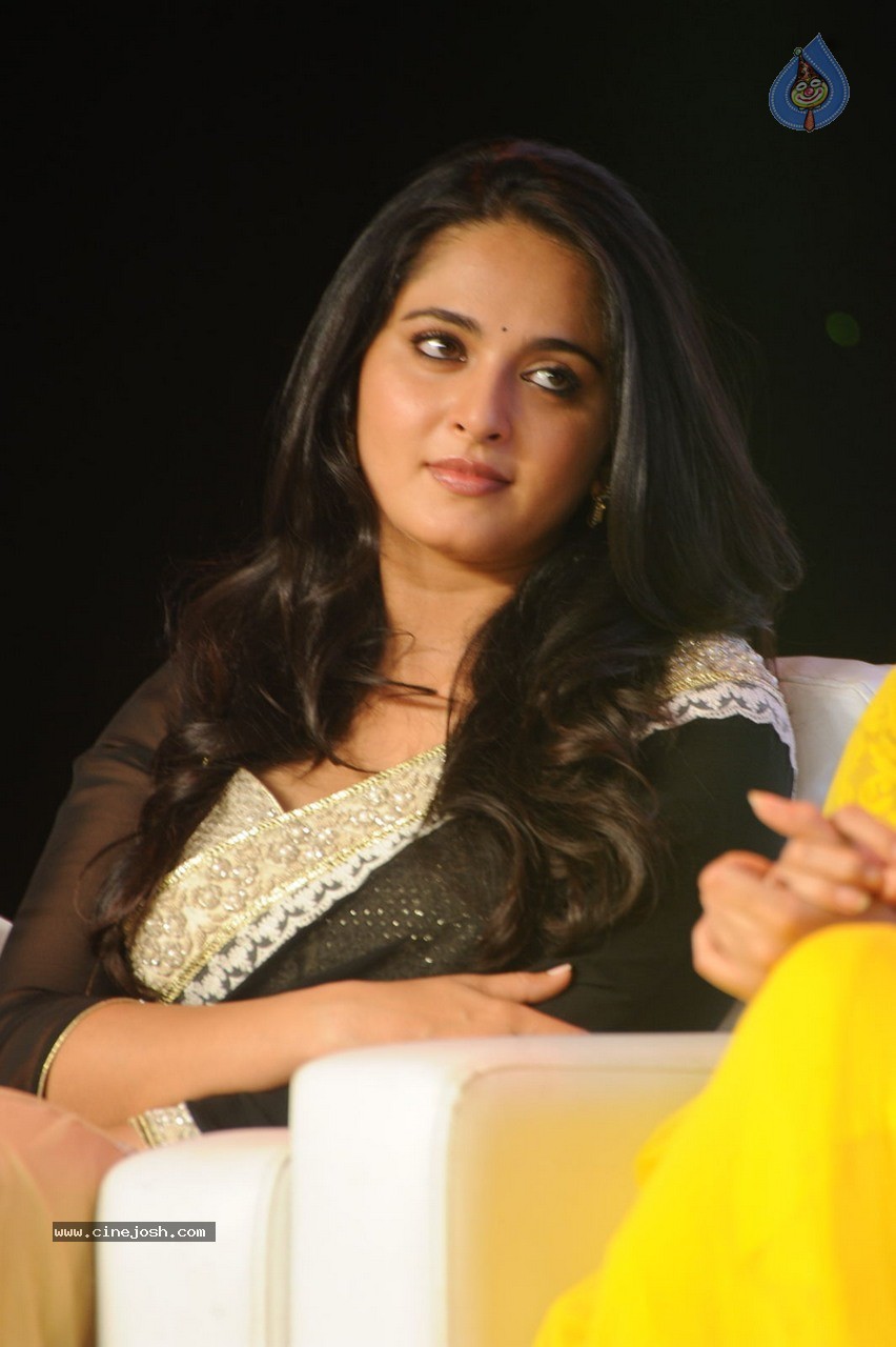 Anushka at Lingaa Audio SM - 42 / 45 photos