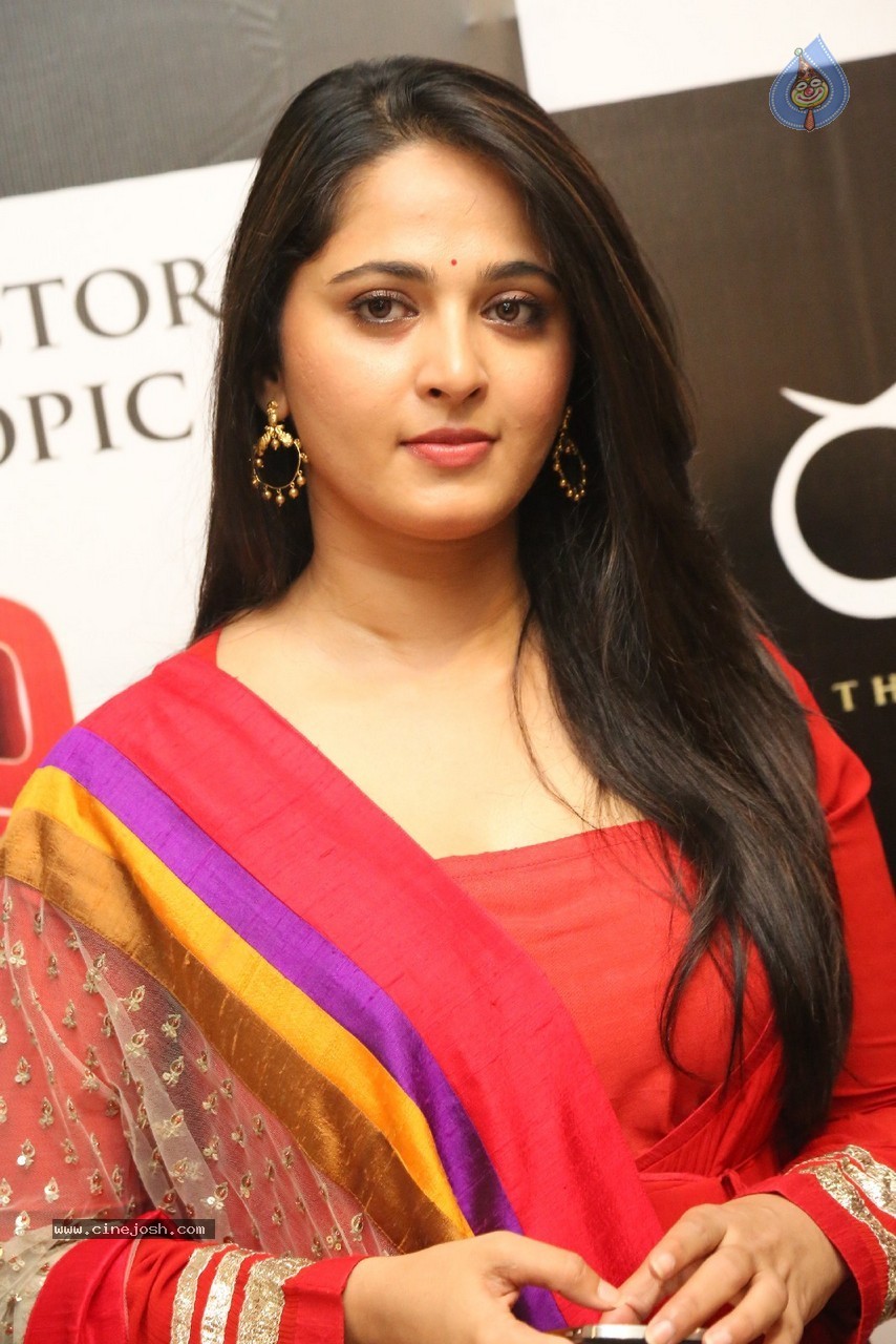 Anushka at Rudramadevi Trailer Launch - 38 / 64 photos