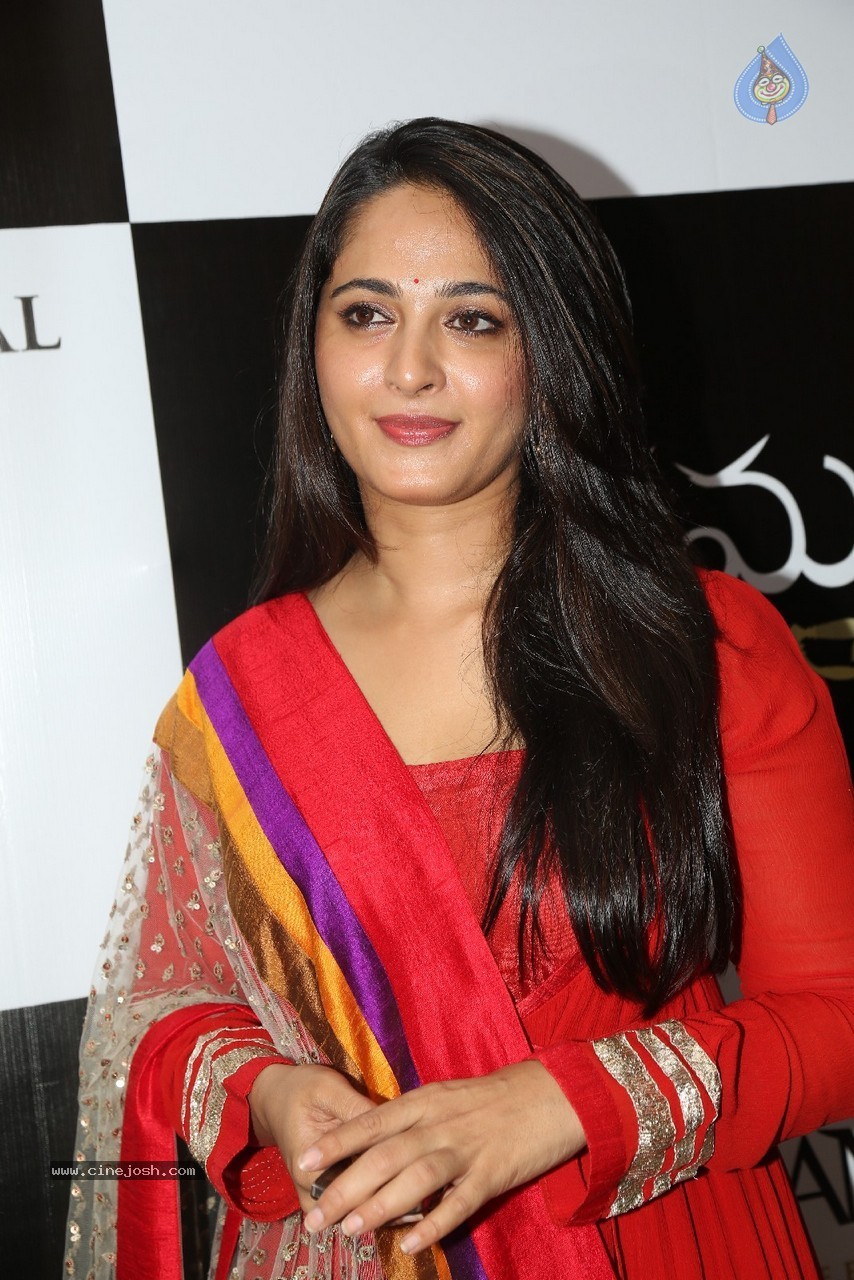 Anushka at Rudramadevi Trailer Launch - 47 / 64 photos