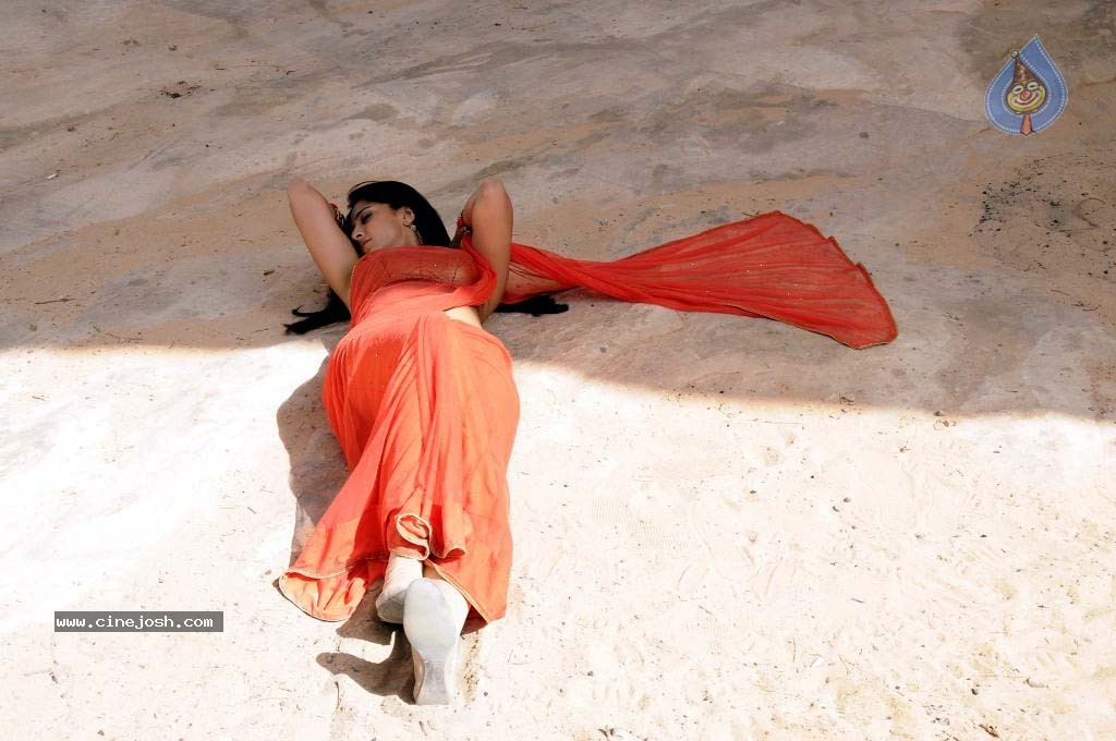 Anushka High Resolution Stills - 25 / 99 photos