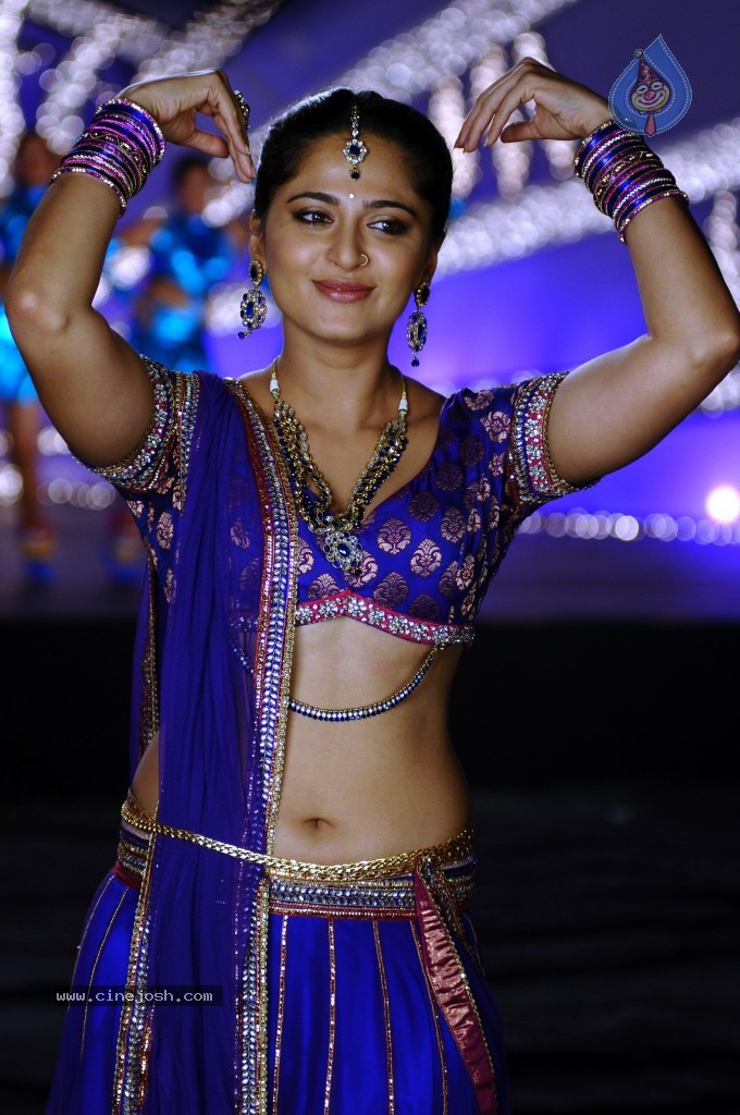 Anushka Latest Hot Stills - 42 / 54 photos
