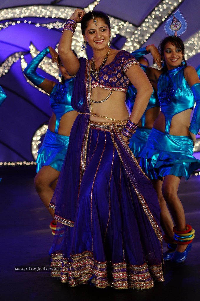 Anushka Latest Hot Stills - 52 / 54 photos