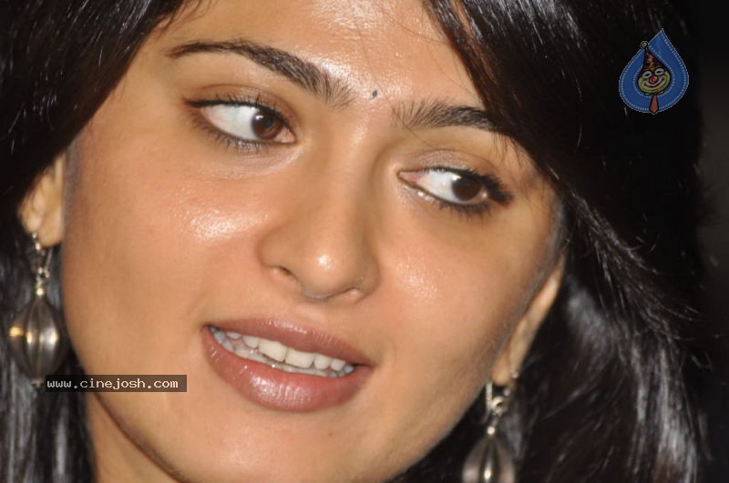 Anushka Latest Stills - 55 / 62 photos