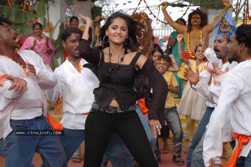 Anushka New Gallery - 4 / 41 photos