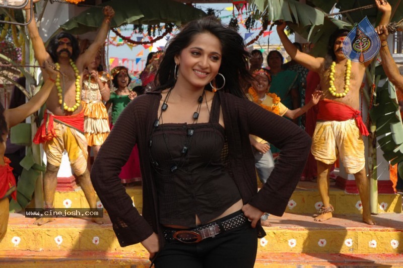 Anushka New Gallery - 29 / 41 photos