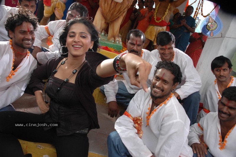 Anushka New Gallery - 35 / 41 photos