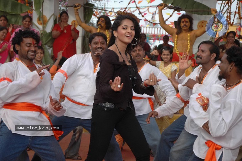 Anushka New Gallery - 39 / 41 photos