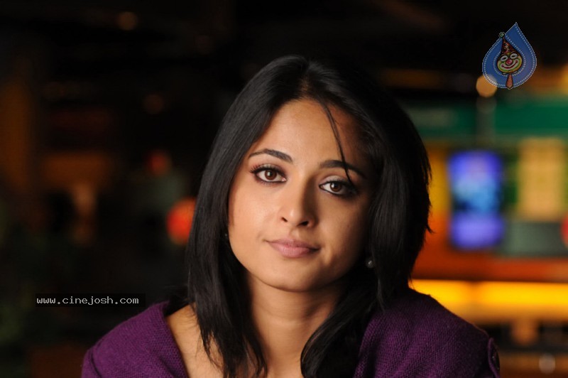 Anushka New Stills - 26 / 58 photos