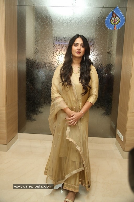 Anushka Shetty Photos - 5 / 21 photos