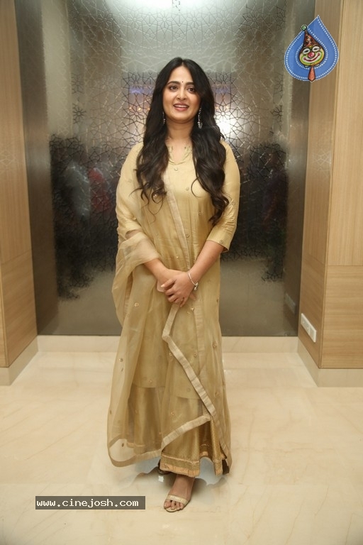 Anushka Shetty Photos - Photo 18 of 21 Anushka Shetty Photos - Photo 18 of 21