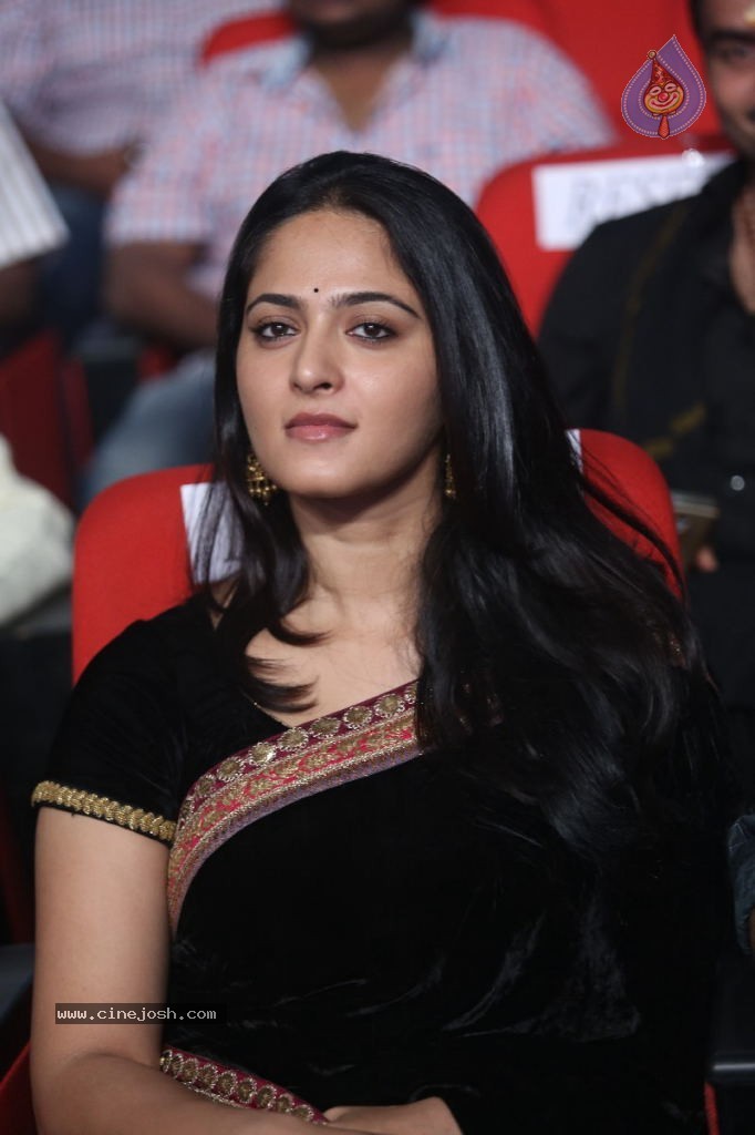 Anushka Stills - 4 / 109 photos