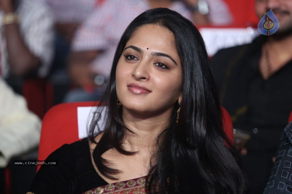 Anushka Stills - 5 / 109 photos