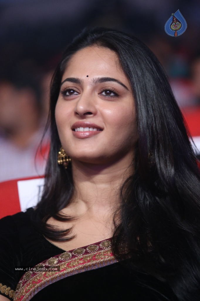 Anushka Stills - 14 / 109 photos