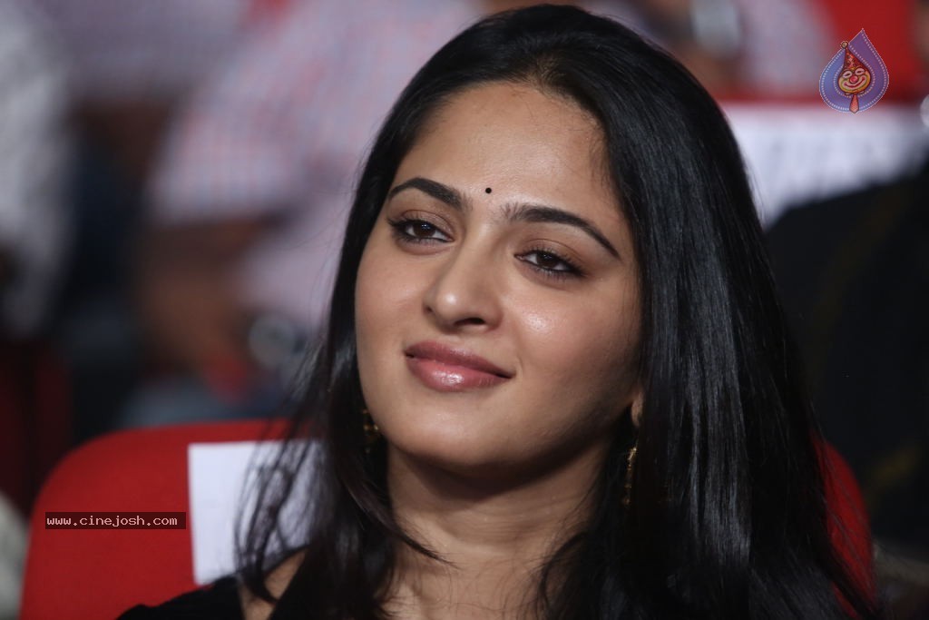 Anushka Stills - 32 / 109 photos