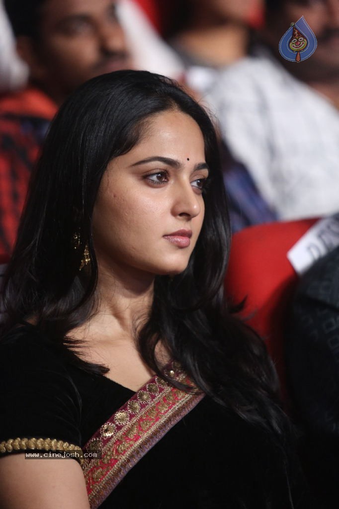 Anushka Stills - 53 / 109 photos