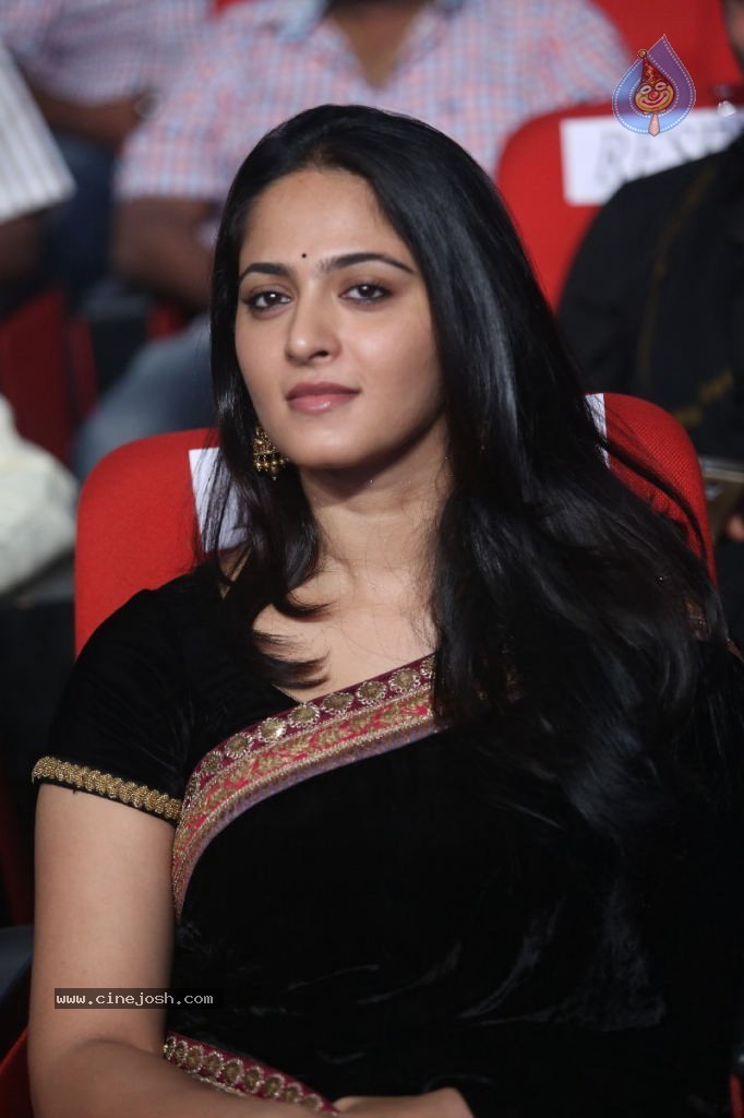 Anushka Stills - 103 / 109 photos
