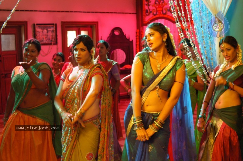 Anushka Stills - Vedam Movie - 3 / 6 photos