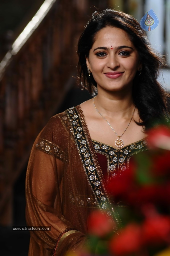 Anushka Stills in Dhamarukam - 2 / 36 photos