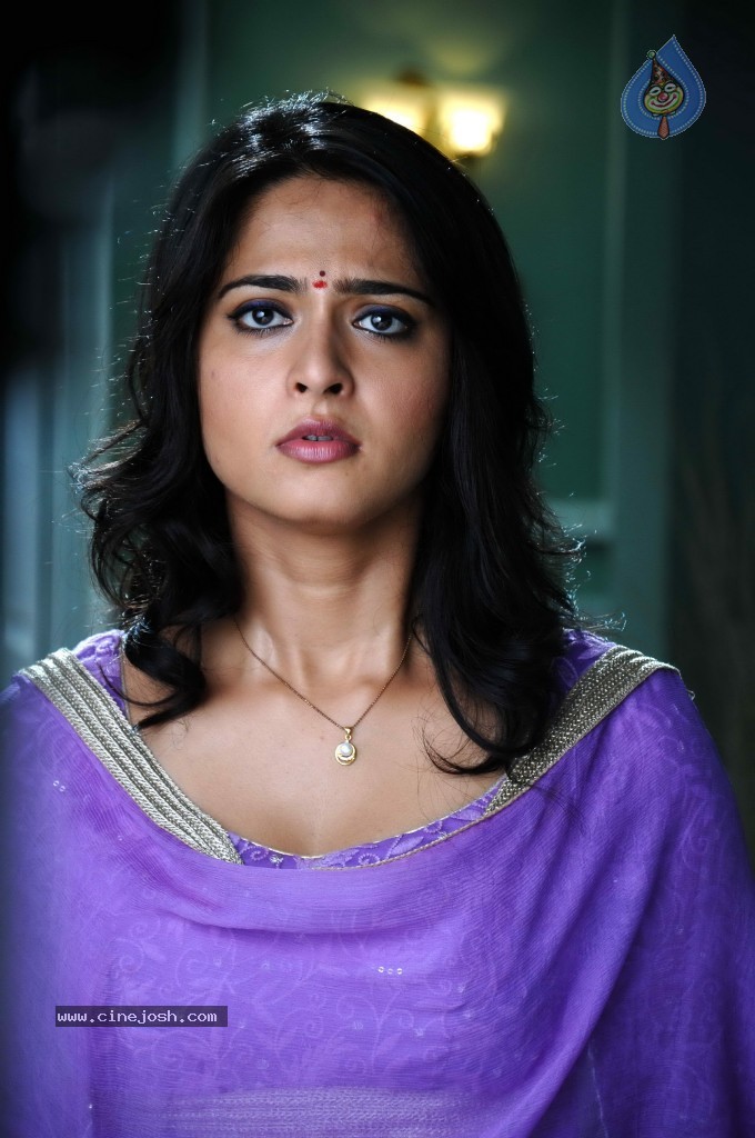 Anushka Stills in Dhamarukam - 23 / 36 photos