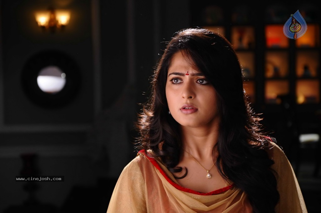 Anushka Stills in Dhamarukam - 29 / 36 photos