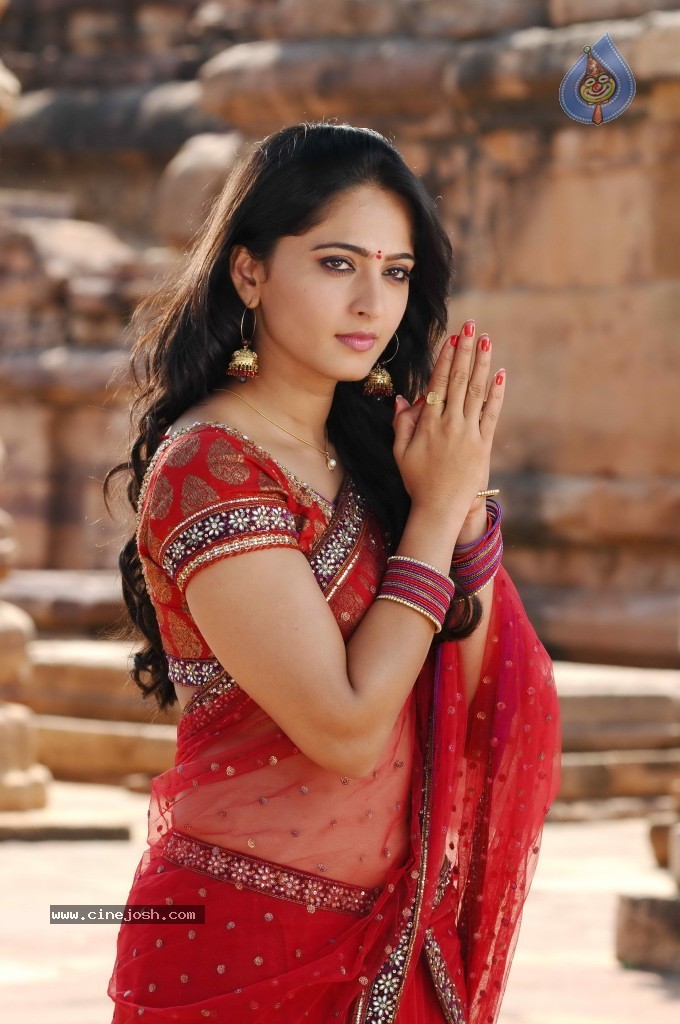 Anushka Stills in Dhamarukam - 30 / 36 photos