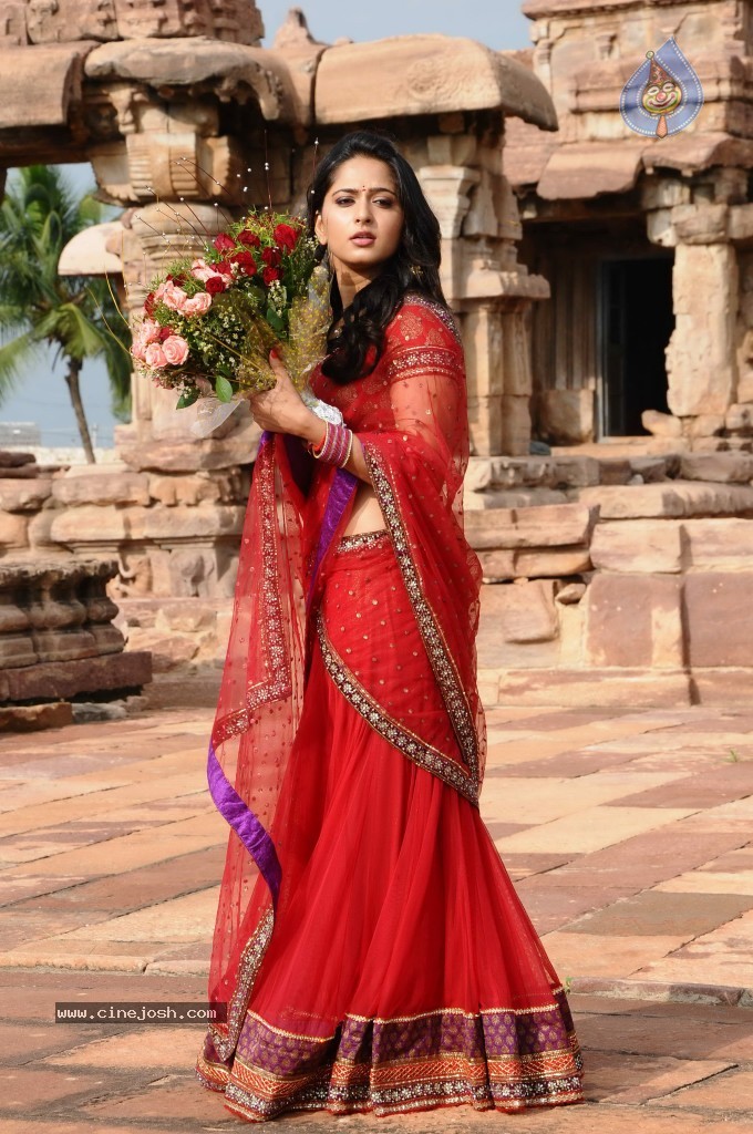 Anushka Stills in Dhamarukam - 34 / 36 photos