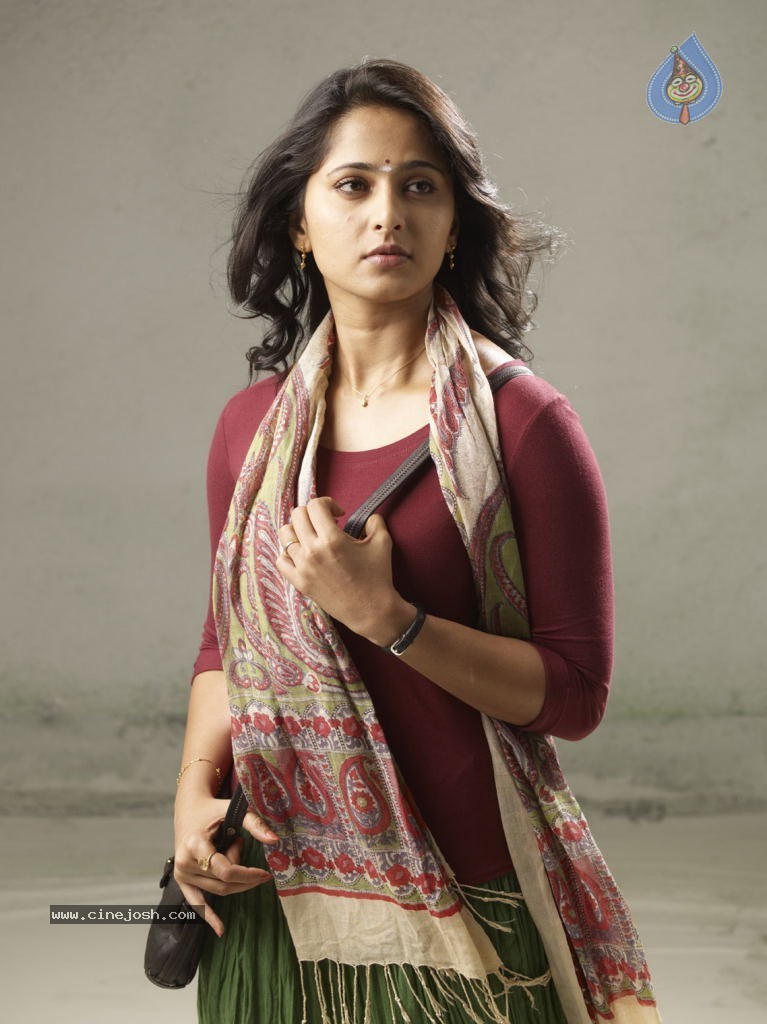 Anushka Stills in Nanna Movie - 2 / 25 photos
