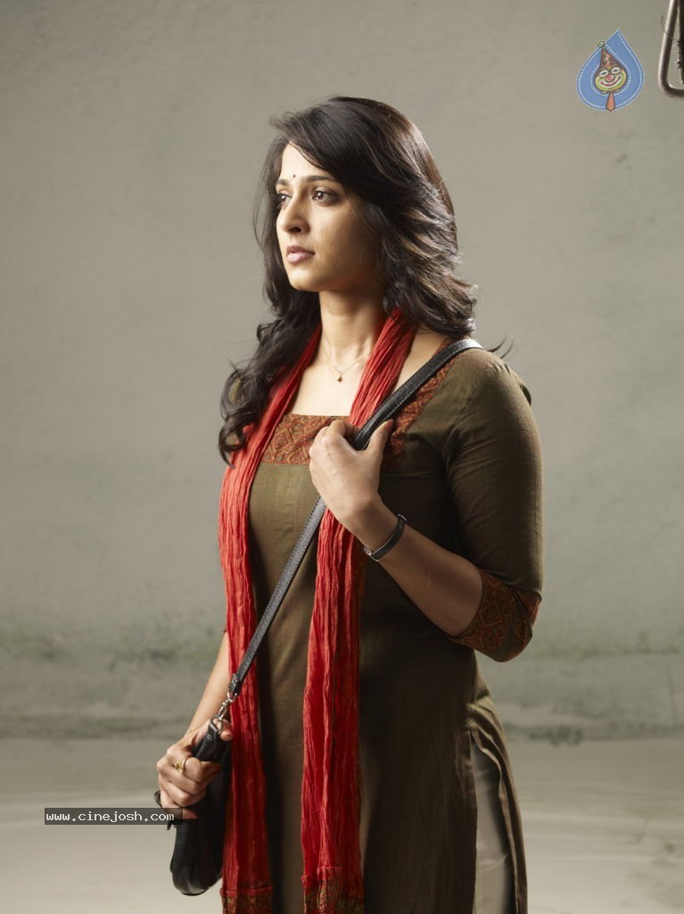 Anushka Stills in Nanna Movie - 7 / 25 photos