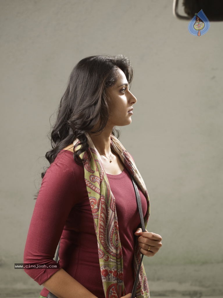 Anushka Stills in Nanna Movie - 14 / 25 photos