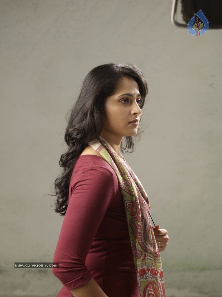 Anushka Stills in Nanna Movie - 19 / 25 photos