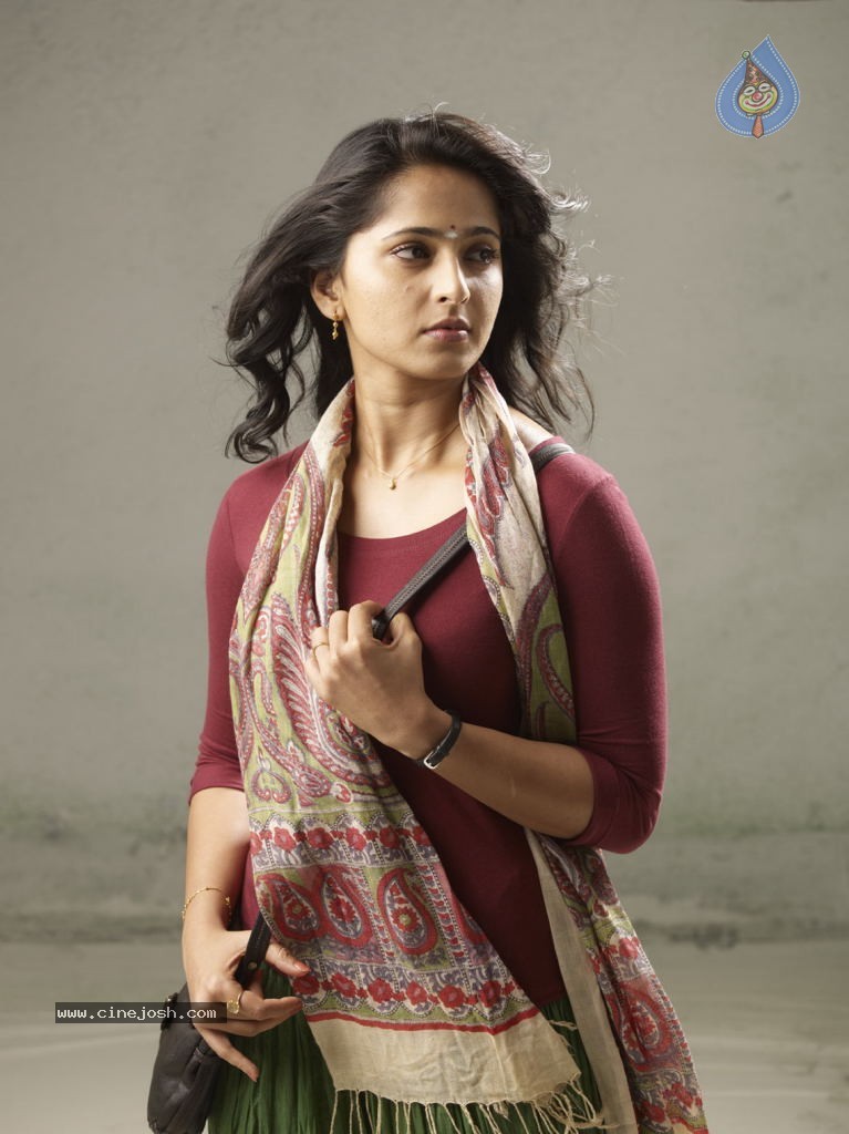 Anushka Stills in Nanna Movie - 24 / 25 photos