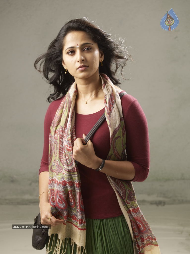 Anushka Stills in Nanna Movie - 25 / 25 photos