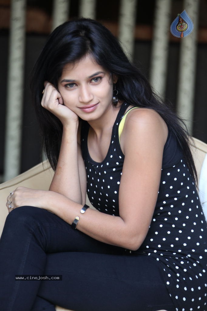 Anvika New Stills - 29 / 119 photos