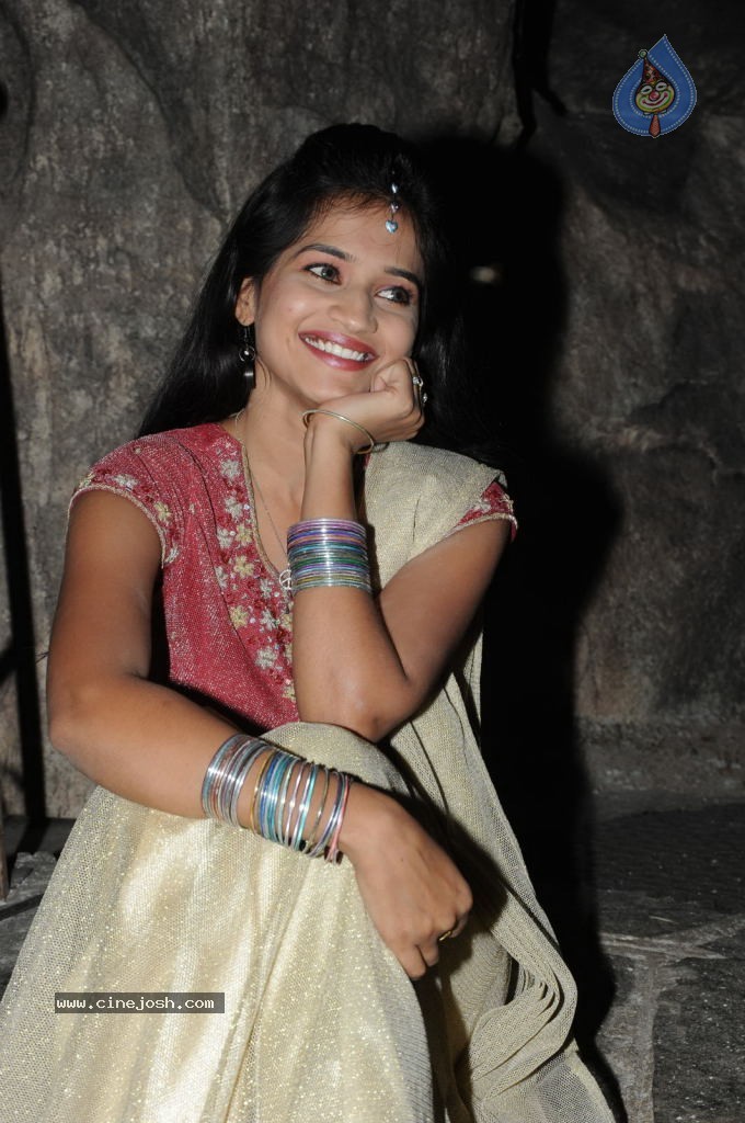 Anwika Hot Stills - 19 / 51 photos