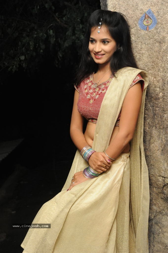 Anwika Hot Stills - 40 / 51 photos